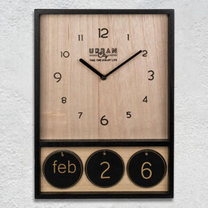 Dřevěné hodiny s kalendářem