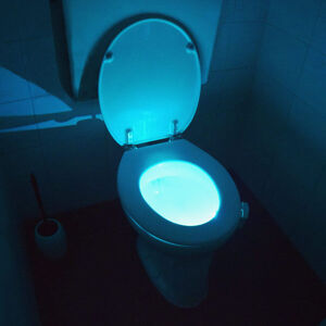 LED světlo do WC (mírně poškozená krabice)